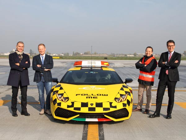 This Lamborghini Huracan Evo follow-me vehicle is prepared for air terminal duty